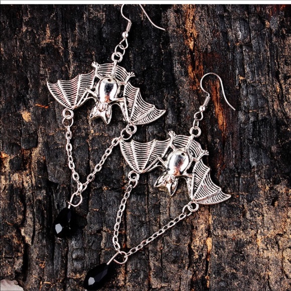 Super spooky hanging bat earrings Goth Gothic new - Picture 4 of 7